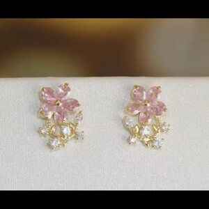 Gorgeous new pink floral studs with swarovski elements 14kt gold  plated #186